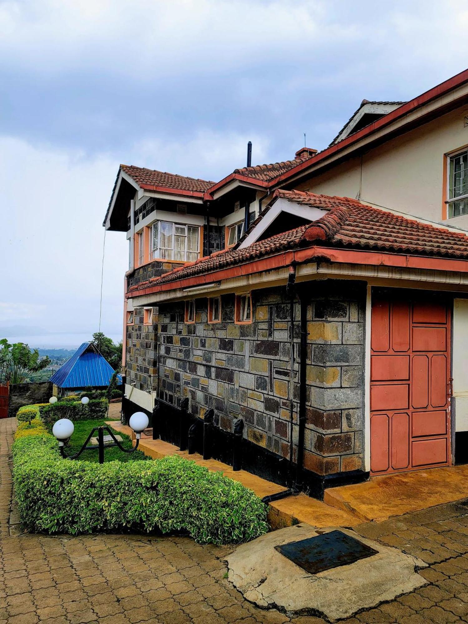 Apex Resort Nakuru Exteriör bild