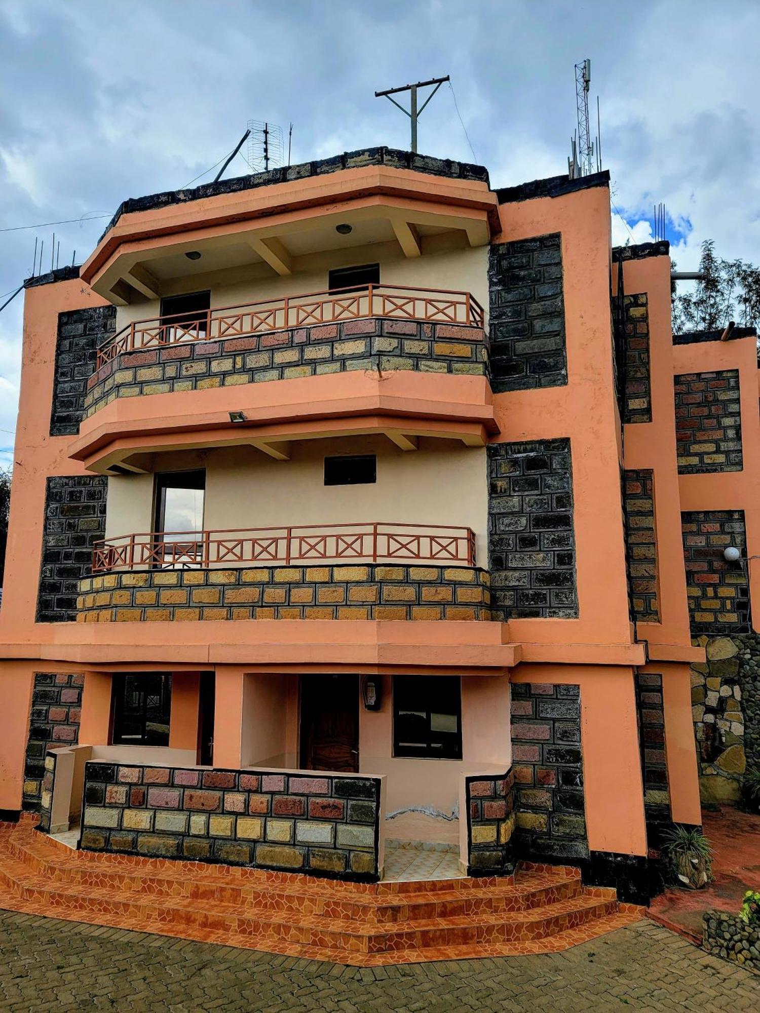 Apex Resort Nakuru Exteriör bild
