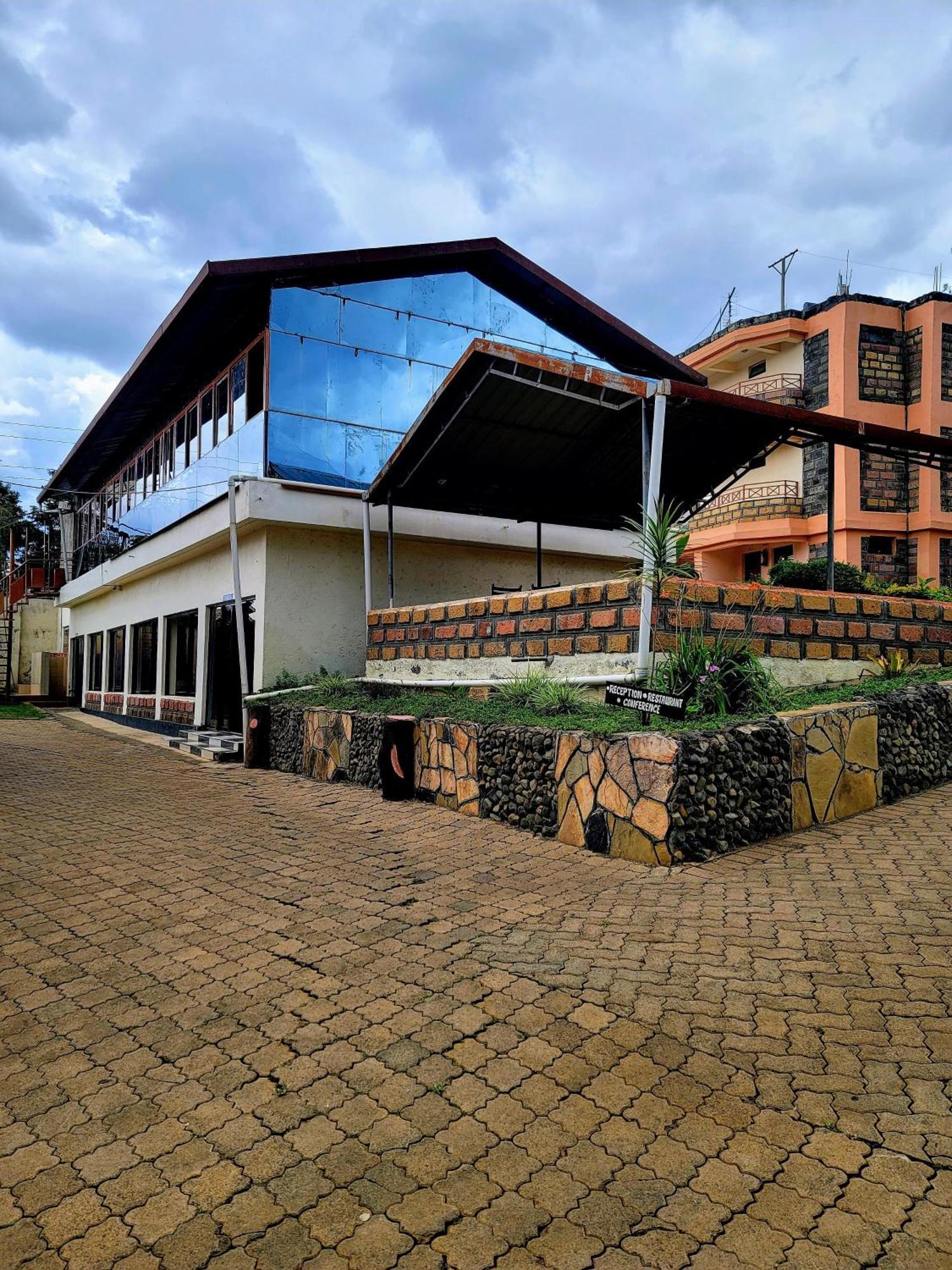 Apex Resort Nakuru Exteriör bild