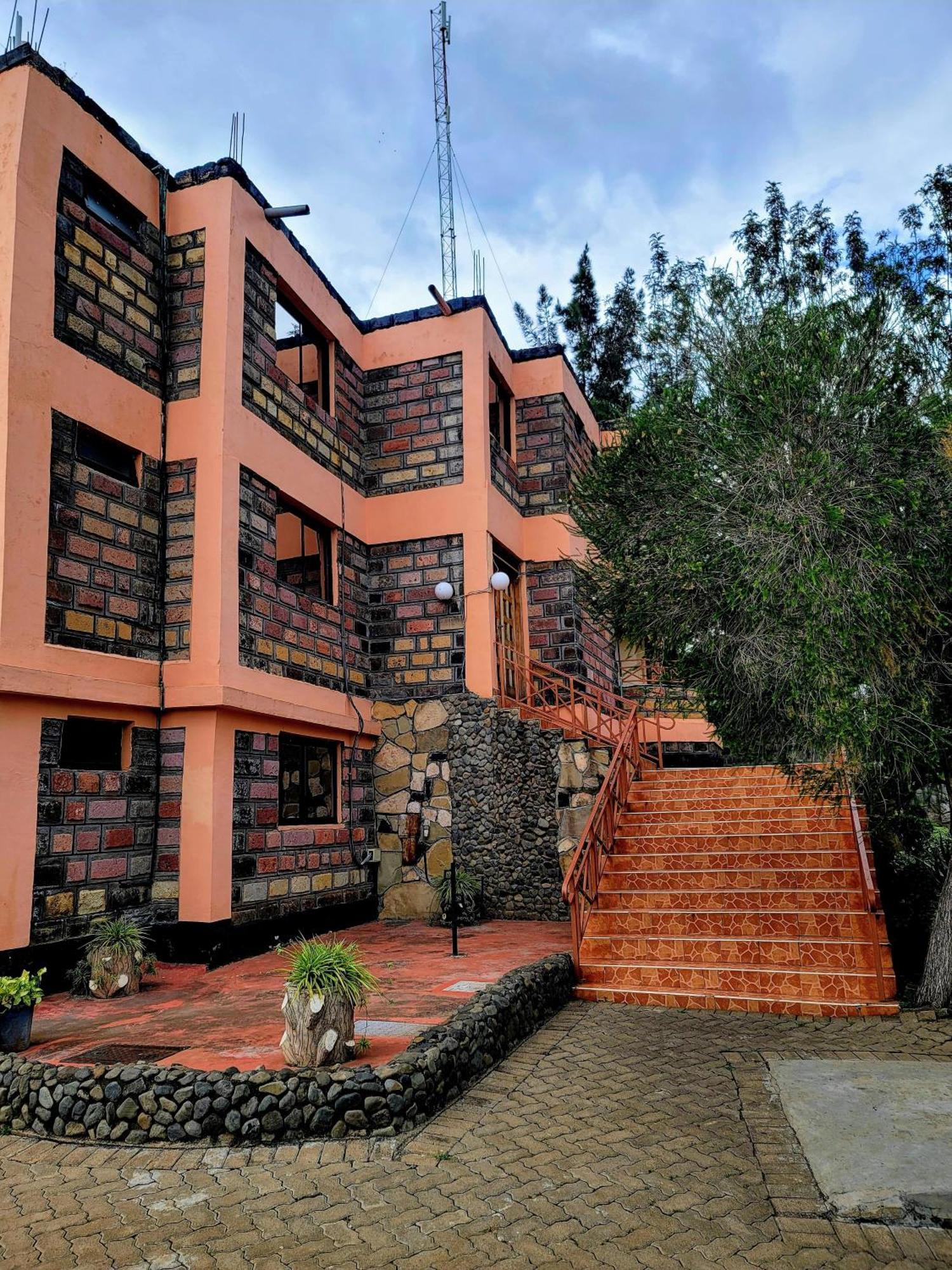Apex Resort Nakuru Exteriör bild