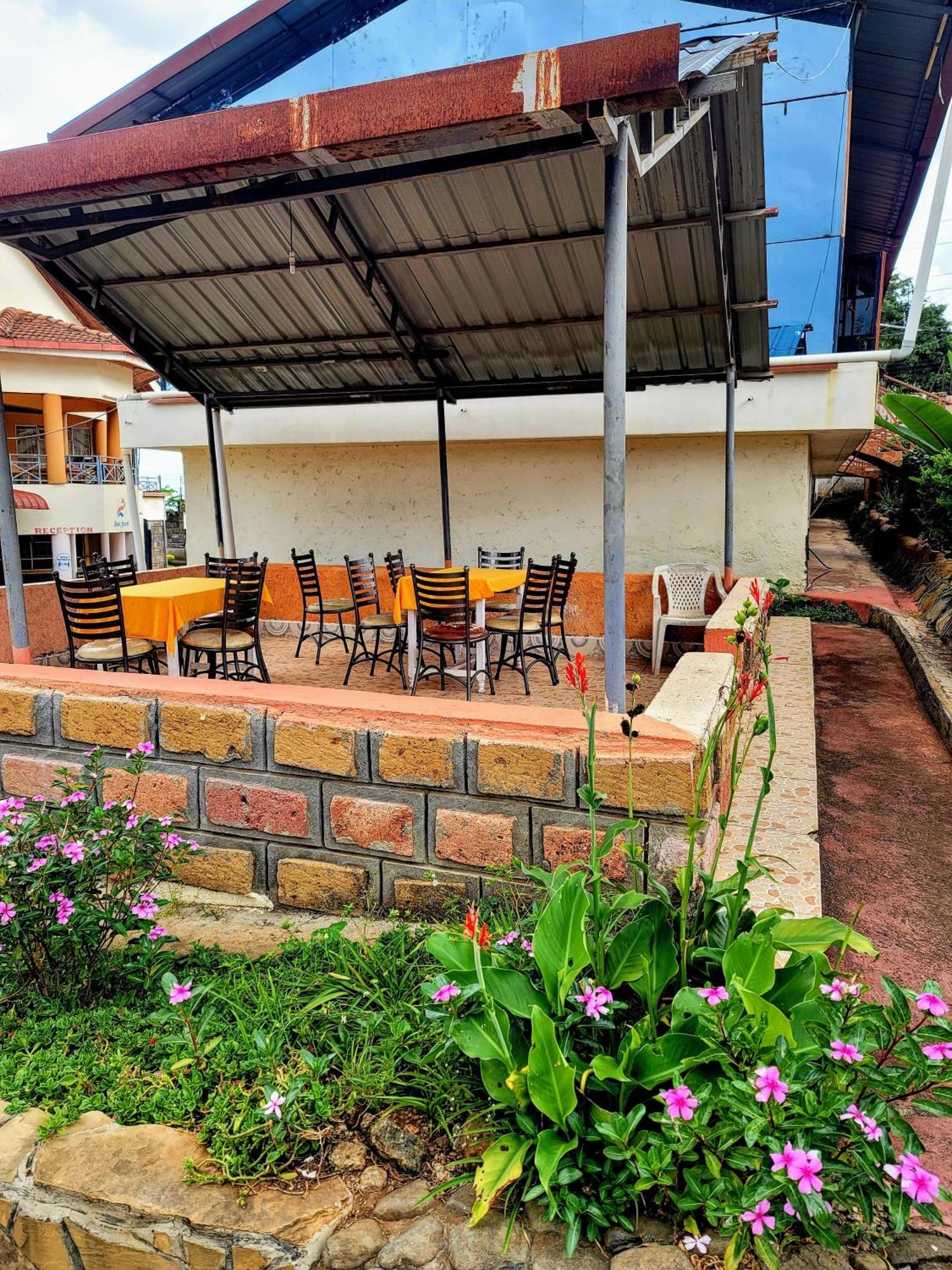 Apex Resort Nakuru Exteriör bild