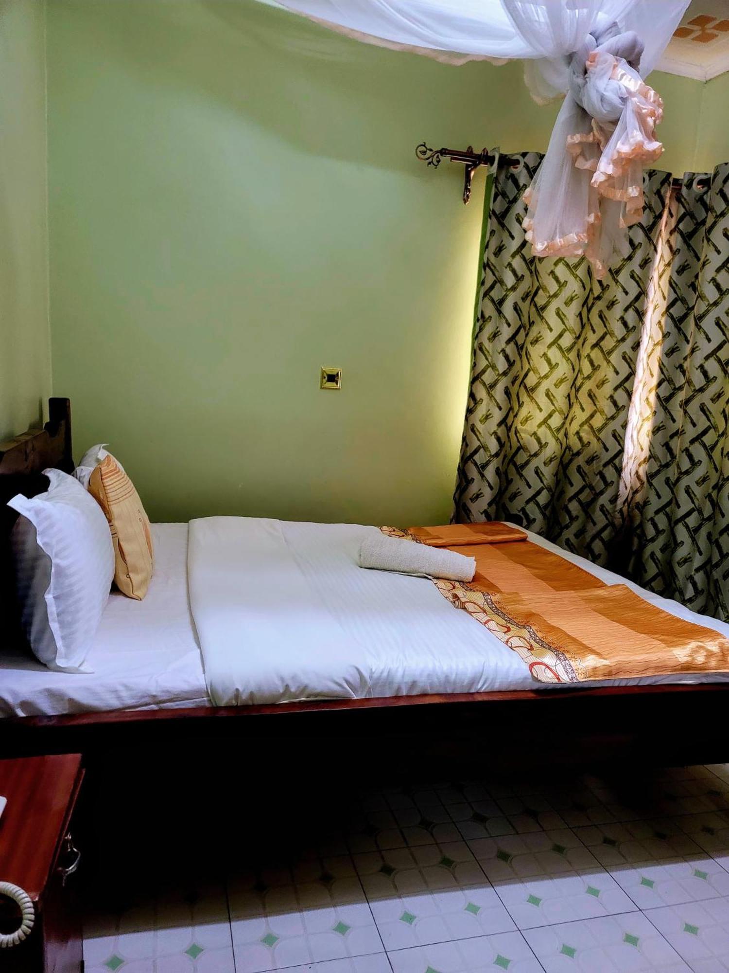 Apex Resort Nakuru Exteriör bild