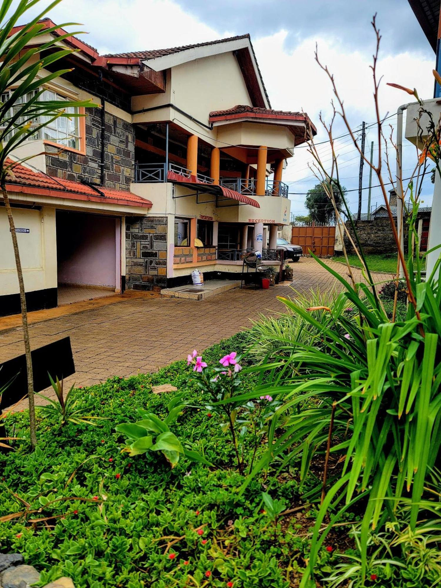 Apex Resort Nakuru Exteriör bild