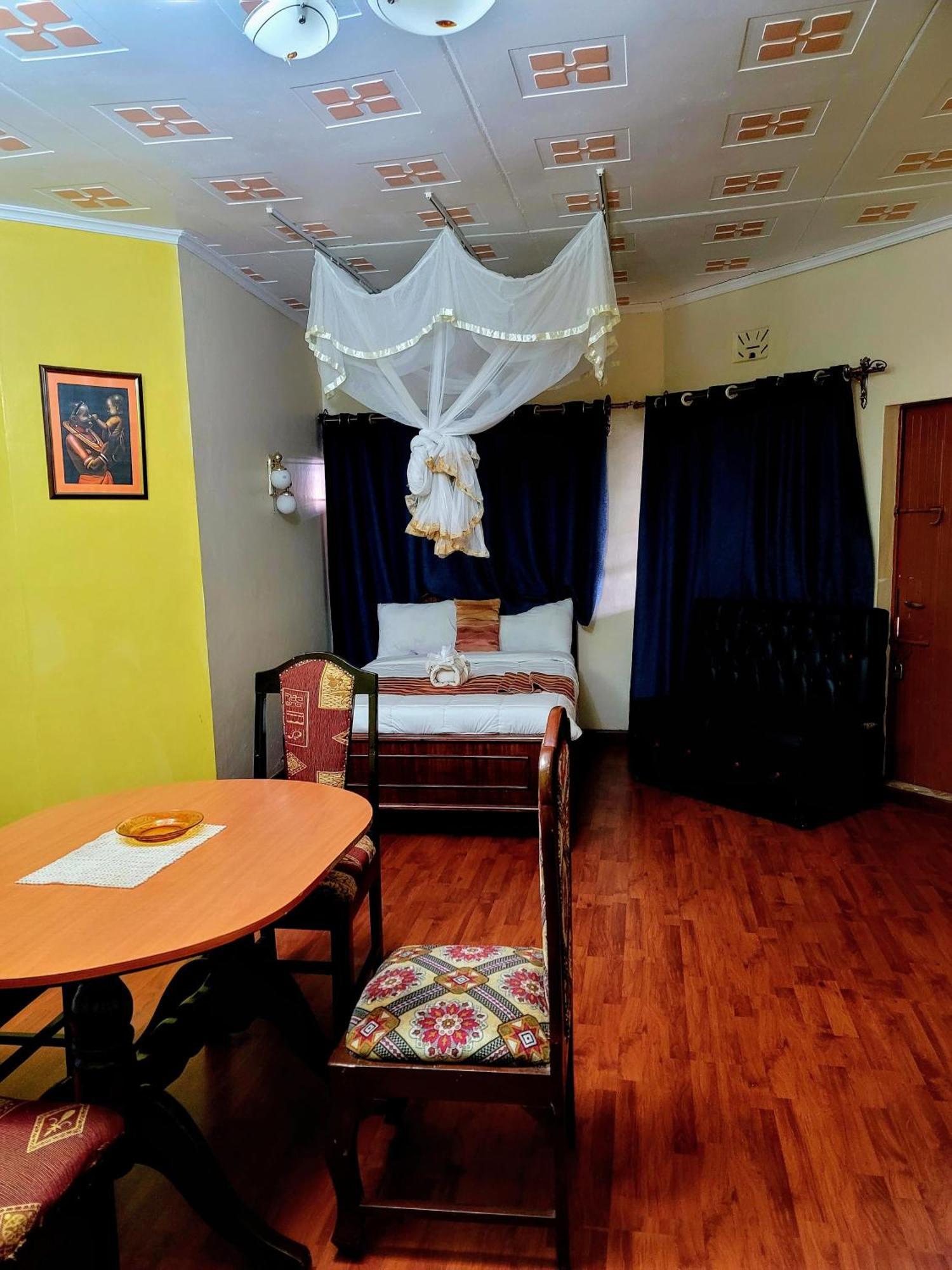 Apex Resort Nakuru Exteriör bild