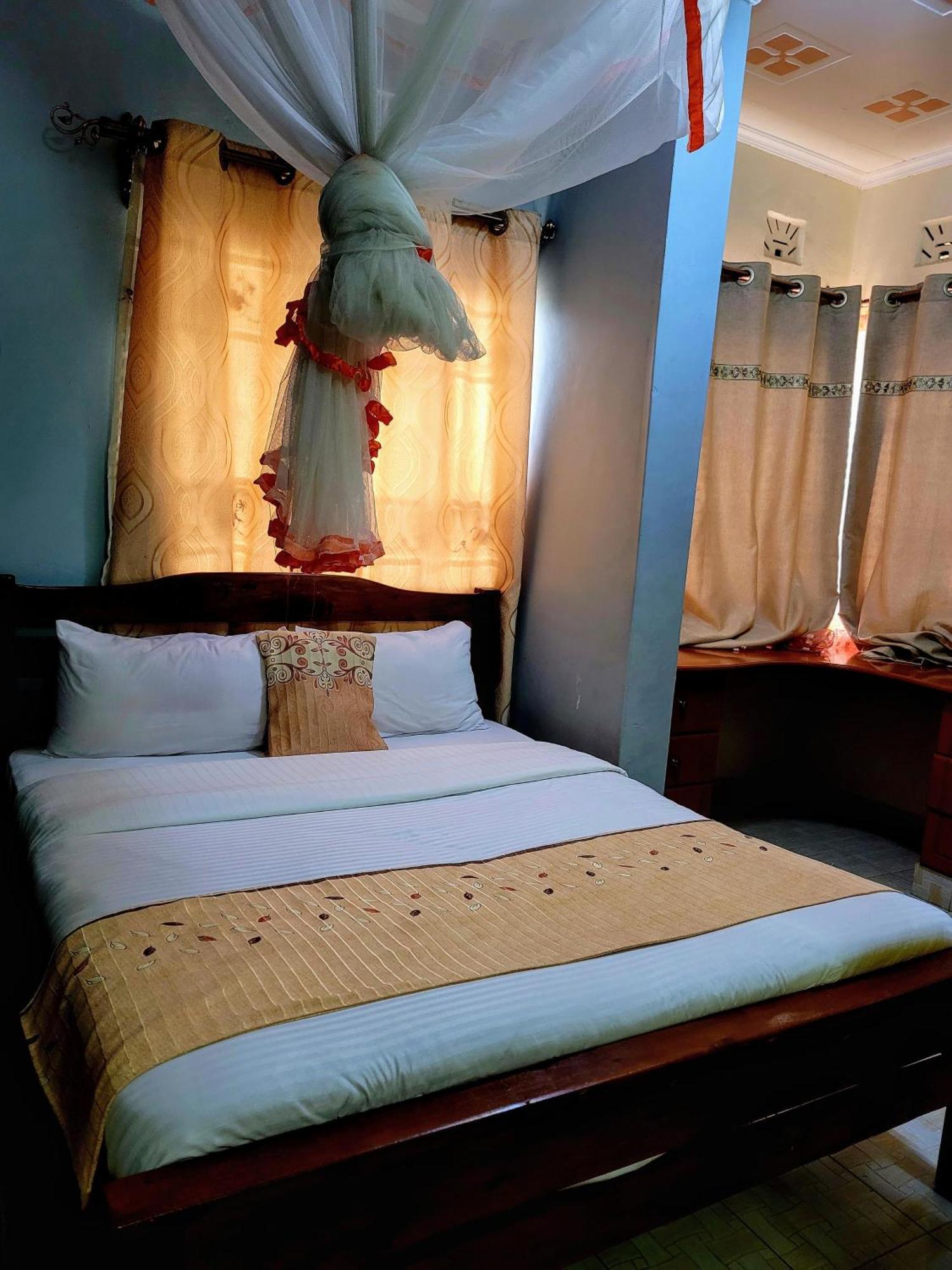 Apex Resort Nakuru Exteriör bild